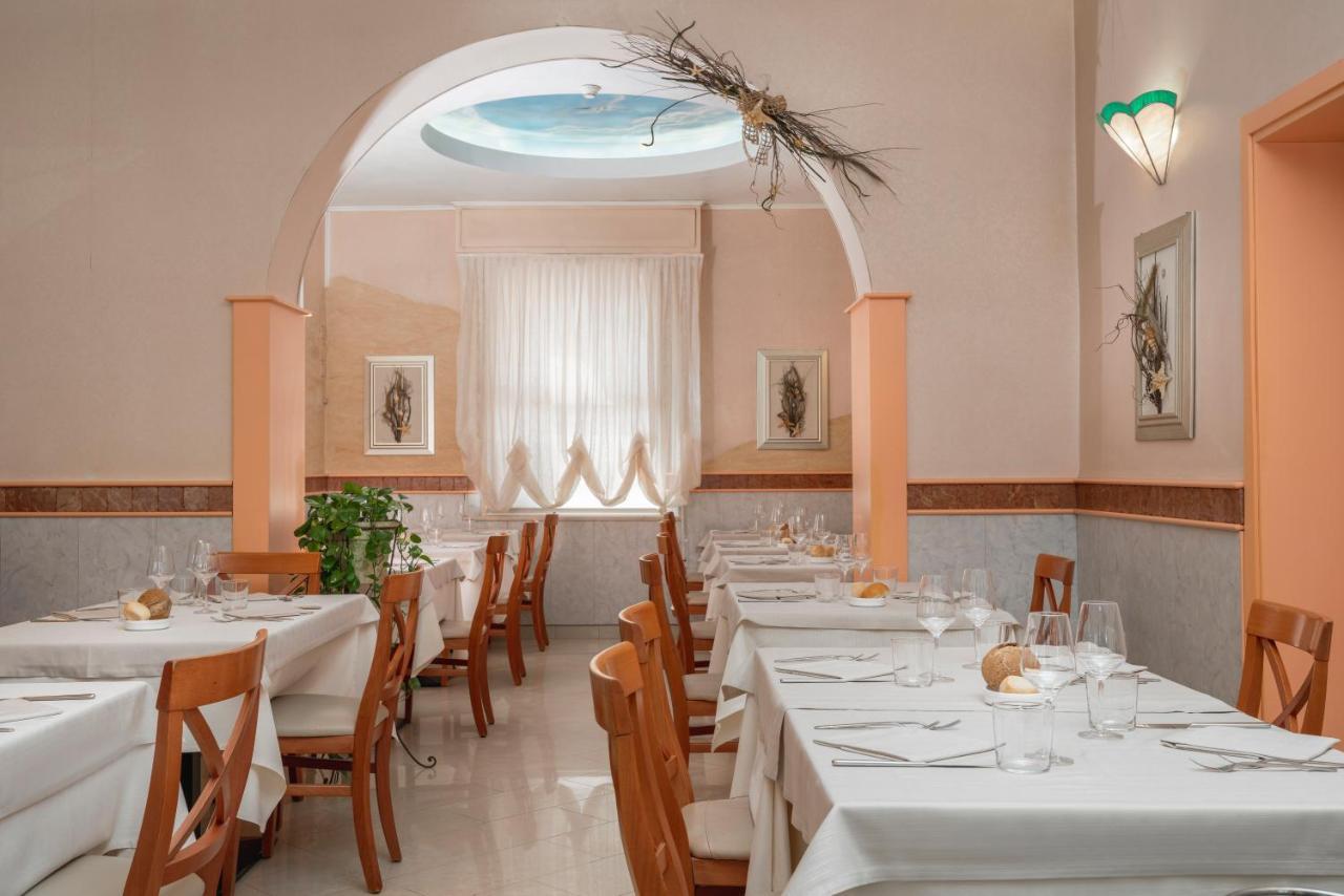 Albergo Ristorante Pozzi Bellaria-Igea Marina Esterno foto