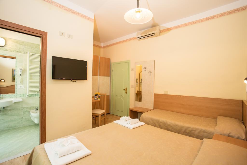 Albergo Ristorante Pozzi Bellaria-Igea Marina Esterno foto