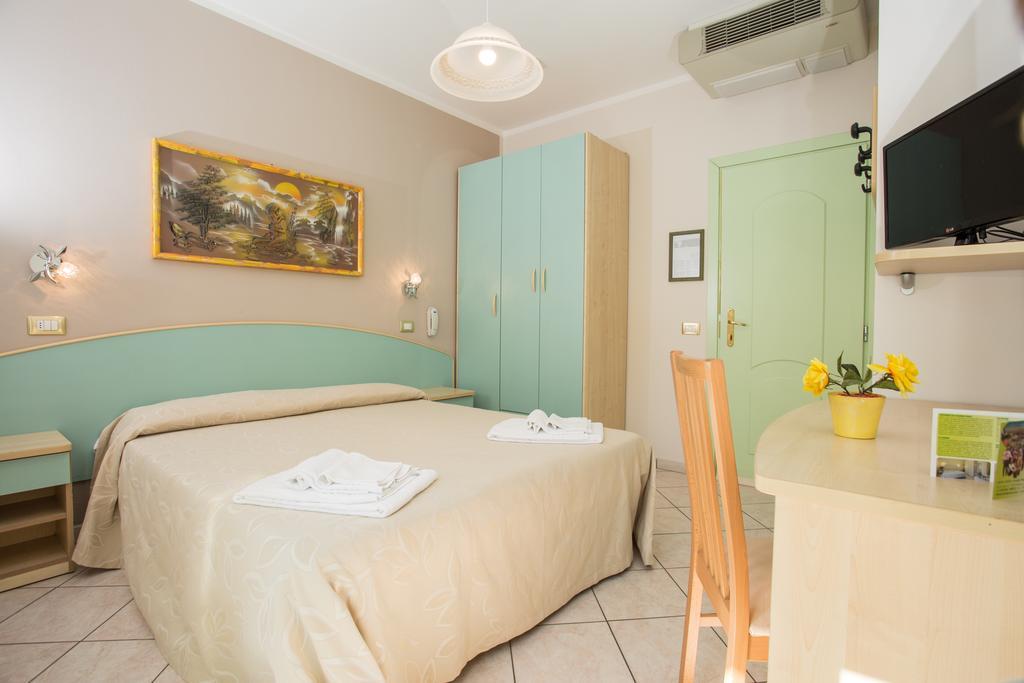 Albergo Ristorante Pozzi Bellaria-Igea Marina Esterno foto