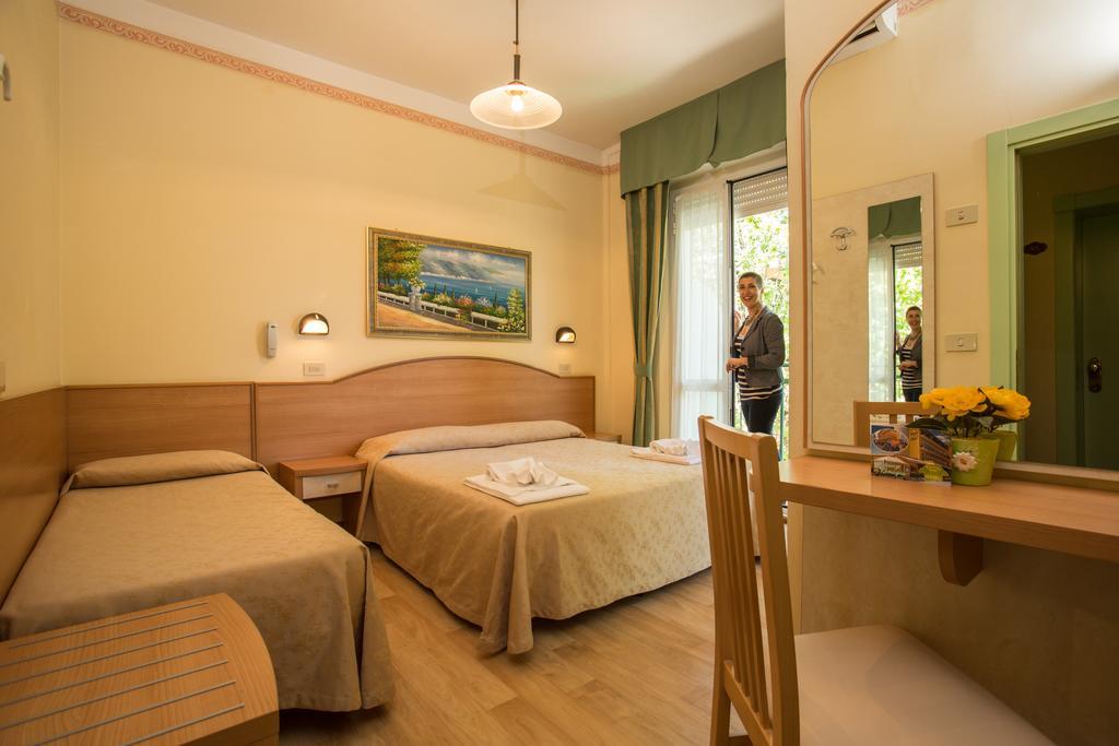 Albergo Ristorante Pozzi Bellaria-Igea Marina Esterno foto