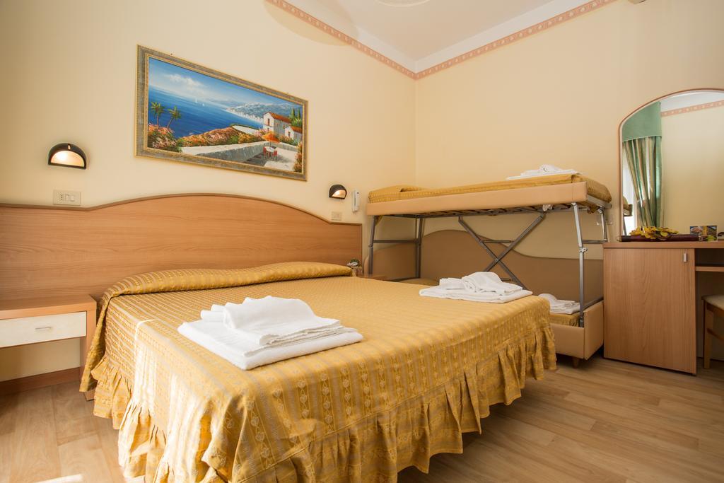 Albergo Ristorante Pozzi Bellaria-Igea Marina Camera foto